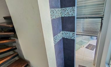 Edificio sobre Avenida Huayacan · Uso Comercial · Dos Niveles · 803M2