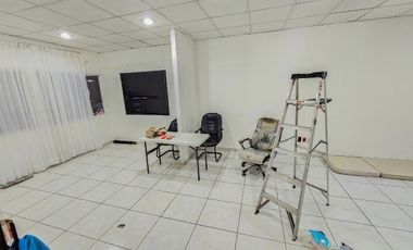 Edificio sobre Avenida Huayacan · Uso Comercial · Dos Niveles · 803M2