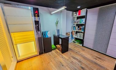 Edificio sobre Avenida Huayacan · Uso Comercial · Dos Niveles · 803M2