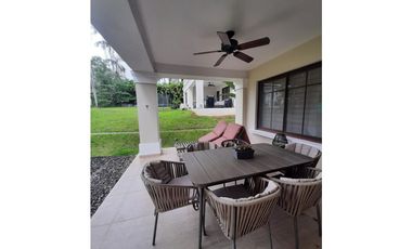 CASA CLAYTON SENDEROS CAMINO DE CRUCES LINEA BLANCA