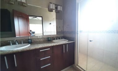 CASA CLAYTON SENDEROS CAMINO DE CRUCES LINEA BLANCA