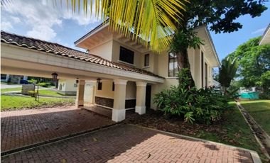 CASA CLAYTON SENDEROS CAMINO DE CRUCES LINEA BLANCA