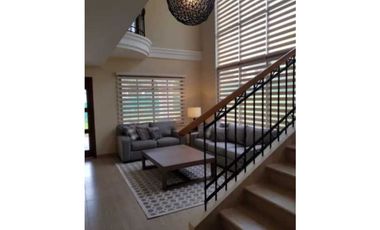 CASA CLAYTON SENDEROS CAMINO DE CRUCES LINEA BLANCA