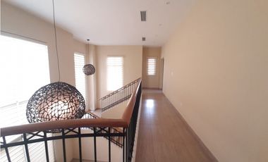 CASA CLAYTON SENDEROS CAMINO DE CRUCES LINEA BLANCA