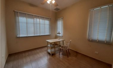 CASA CLAYTON SENDEROS CAMINO DE CRUCES LINEA BLANCA