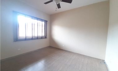 CASA CLAYTON SENDEROS CAMINO DE CRUCES LINEA BLANCA