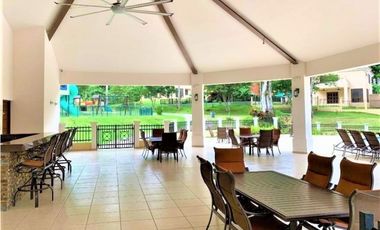 CASA CLAYTON SENDEROS CAMINO DE CRUCES LINEA BLANCA