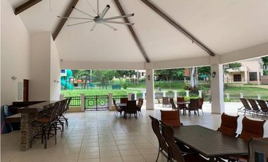 CASA CLAYTON SENDEROS CAMINO DE CRUCES LINEA BLANCA