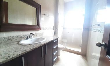 CASA CLAYTON SENDEROS CAMINO DE CRUCES LINEA BLANCA