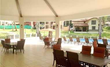 CASA CLAYTON SENDEROS CAMINO DE CRUCES LINEA BLANCA