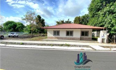 VENDO CASA NUEVA EN LOTE DE 1895M2