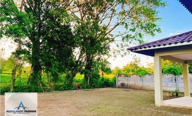 Alquilo linda residencia semi amueblada en Boquerón!