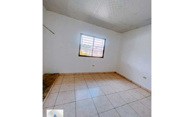 Alquilo linda residencia semi amueblada en Boquerón!