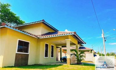 Alquilo linda residencia semi amueblada en Boquerón!