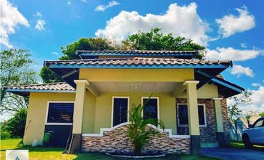 Alquilo linda residencia semi amueblada en Boquerón!