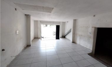 VENTA DE CASA  PARA INVERSIÓN EN MARGEN IZQUIERDA DE MONTERA