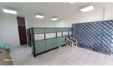 Amplio y bien Ubicado Local Comercial en ARRIENDO  2  Piso