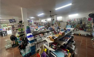 SE VENDE ESQUINA COMERCIAL, SECTOR SANTA CRUZ