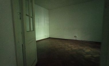 SE ARRIENDA LOCAL COMERCIAL UBICADO  CALLE PORTUGAL
