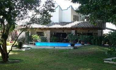 Venta de propiedad con 3 casas