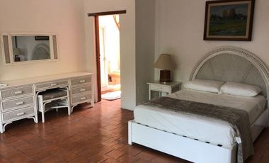 Venta de propiedad con 3 casas