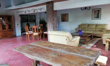 Venta de propiedad con 3 casas