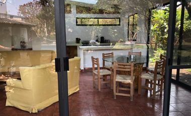 Venta de propiedad con 3 casas