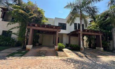 Villa en venta en privada Harmonia en el Yucatán Country Club
