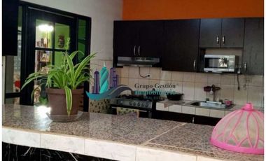 VENDO CASA EN LAS LOMAS