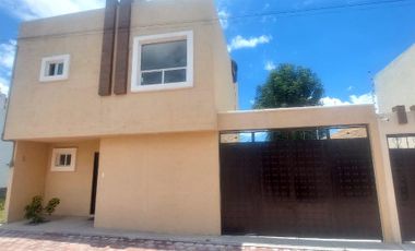 Casa en venta con tres habitaciones y terraza en Miraflores, Tlaxcala