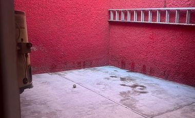 CASA EN VENTA EN JARDINES DE MORELOS (SOBRE AVENIDA PRINCIPAL)