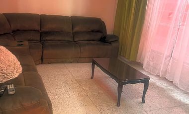 CASA EN VENTA EN JARDINES DE MORELOS (SOBRE AVENIDA PRINCIPAL)