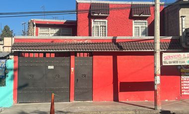 CASA EN VENTA EN JARDINES DE MORELOS (SOBRE AVENIDA PRINCIPAL)