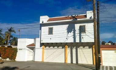 CASA EN RENTA CON DEPARTAMENTO Y ESTUDIO OFICINA ZONA CENTRAL LA PAZ