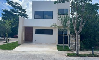 Casa en venta en Paseo Country, Mérida, Yucatán.
