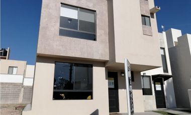 CASA EN VENTA EN CIUDAD MESETA QUERETARO GAA