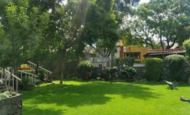 CASA EN VENTA CON HERMOSO JARDÍN