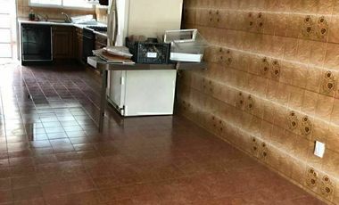 CASA EN VENTA CON HERMOSO JARDÍN