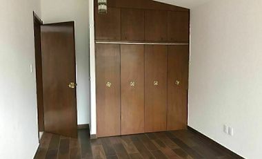 CASA EN VENTA CON HERMOSO JARDÍN