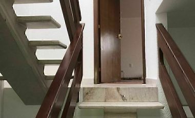 CASA EN VENTA CON HERMOSO JARDÍN