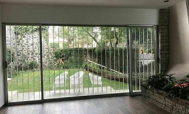 CASA EN VENTA CON HERMOSO JARDÍN