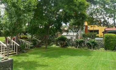 CASA EN VENTA CON HERMOSO JARDÍN