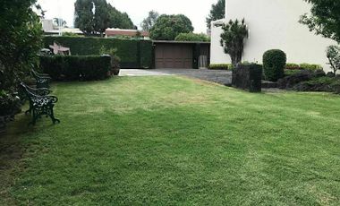 CASA EN VENTA CON HERMOSO JARDÍN