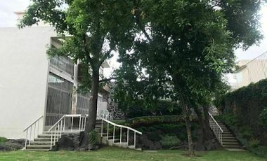 CASA EN VENTA CON HERMOSO JARDÍN