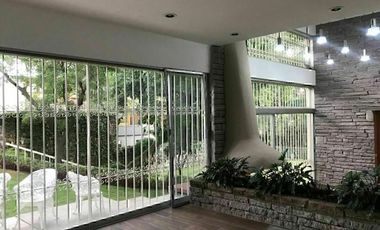 CASA EN VENTA CON HERMOSO JARDÍN