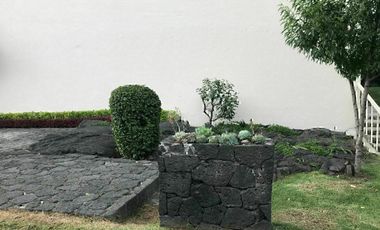 CASA EN VENTA CON HERMOSO JARDÍN