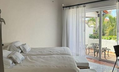 Hermosa Casa en Punta Iguana  frente a los barcos en la Marina Vallarta