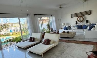 Hermosa Casa en Punta Iguana  frente a los barcos en la Marina Vallarta