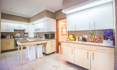 Casa en  venta en Valle Real frente a Parque