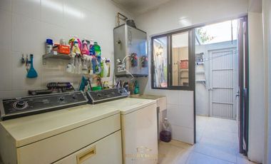 Casa en  venta en Valle Real frente a Parque